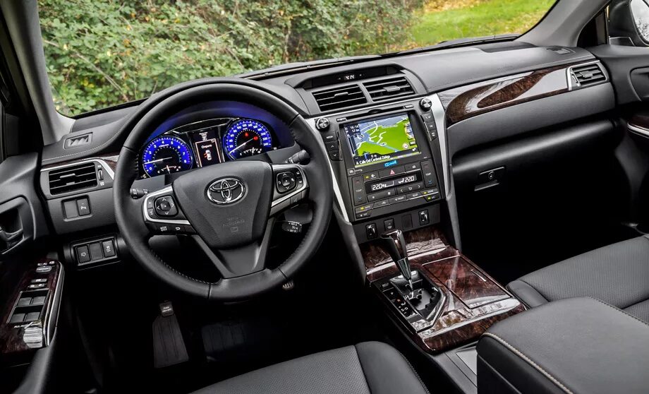 Купить б/у Toyota Camry VII (XV50) Рестайлинг 2.0 AT (150 л.с.) бензин автомат в