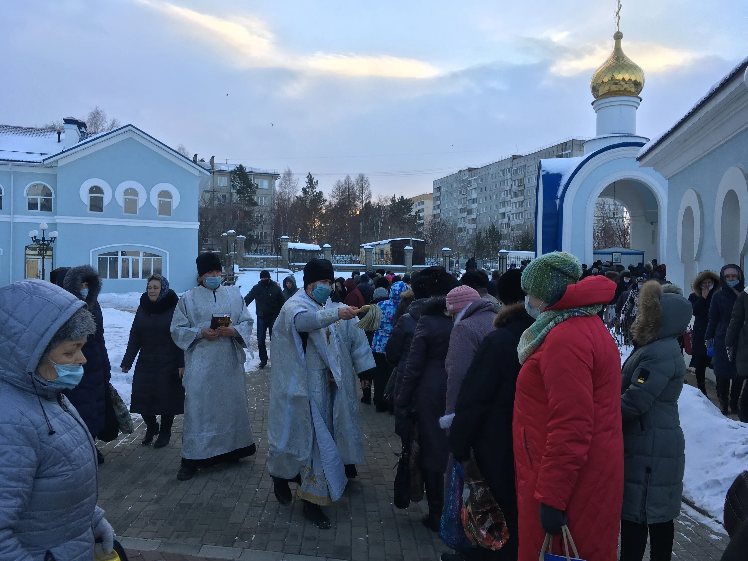 Мк ру новости на сегодня главные события. Крещенские купания. Епархия в г Балашове праздник крещение Господне. Крещение Господне в женском монастыре. Крещение на Введенском.