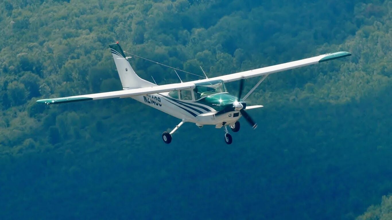 Самолет Cessna 182. Cessna 172 и 182. Cessna 172 самолёты Cessna. Сессна Скайлайн самолет.