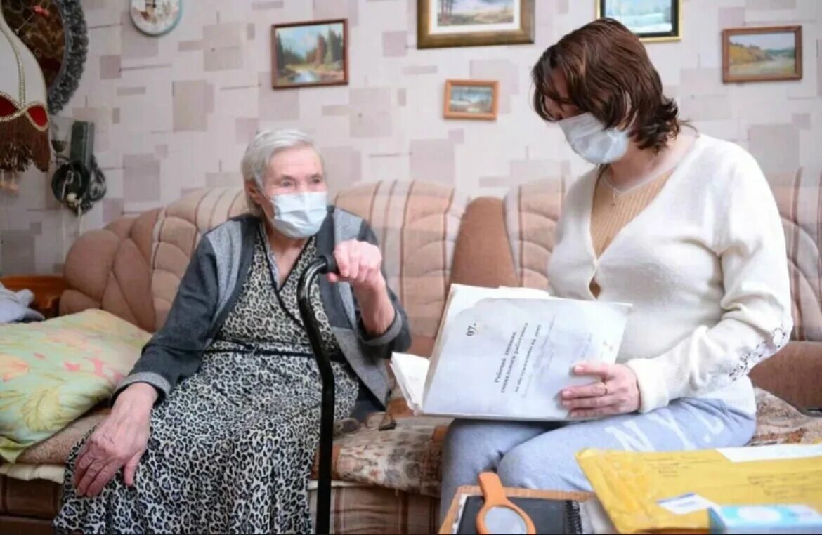 Жителям старше 65. Люди старше 65 лет. Жителям старше 65. Жителям старше 65. Пенсионеры на самоизоляции.