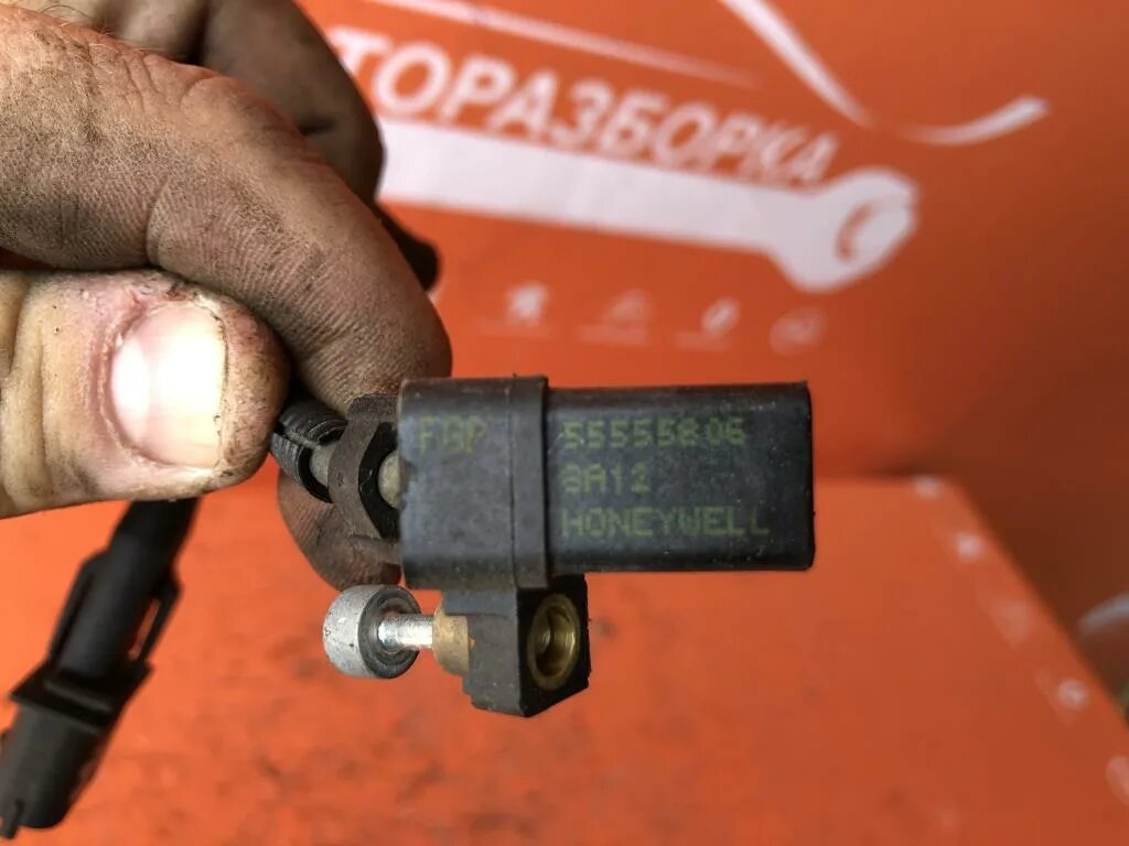 Горит датчик коленвала. Датчик положения коленвала z18xe. z18xer датчик коленвала. z18xe датчик распредвала.