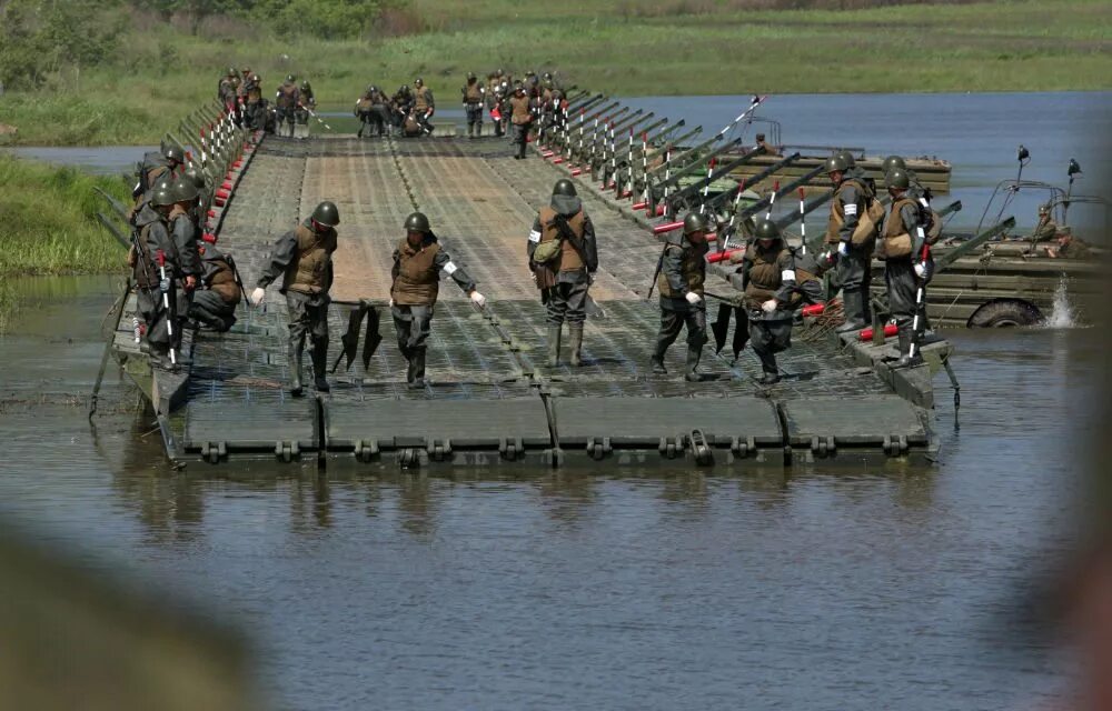 Понтонная переправа инженерные войска.