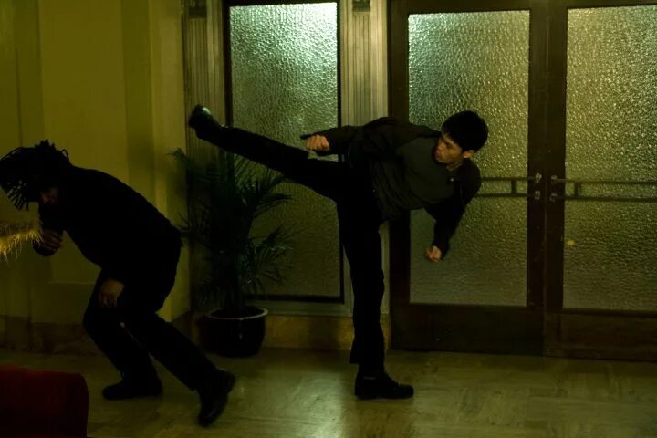 Ошибка телохранителя фильм 2012 сэнди. Постеры фильмов драма. Телохранитель фильм 2012. Ошибка телохранителя фильм 2012. Ошибка телохранителя фильм 2012.