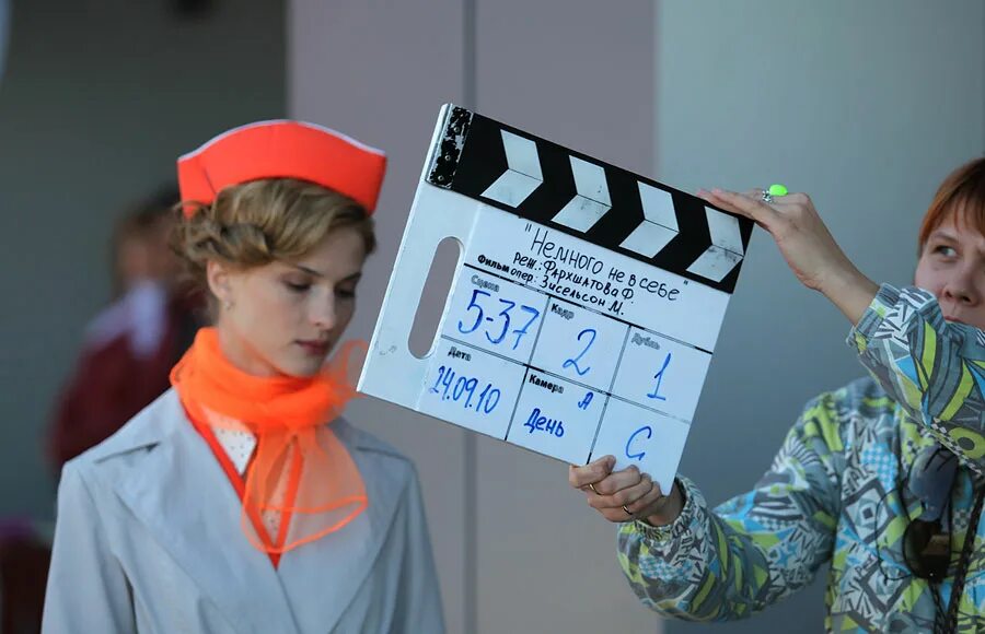 Немного не в себе сериал кадры. Немного не в себе сериал кадры. Немного не в себе. Светлана иванова и евгения добровольская в фильме. Немного не в себе актеры.