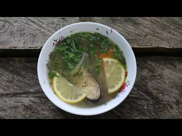 Уха из сома рецепт. Уха из сазана. Суп из голов сомиков фото. Уха из хвоста сома. Уха из сома.
