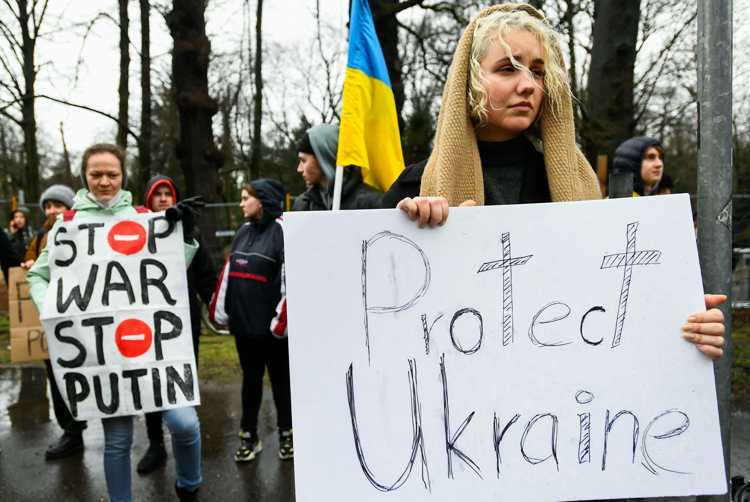 Митинг за мир. Россия против Украины. Протесты в мире против России. Русские на митинге.