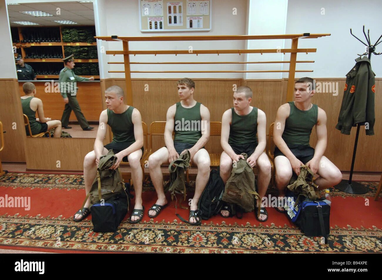 Бегут призывники