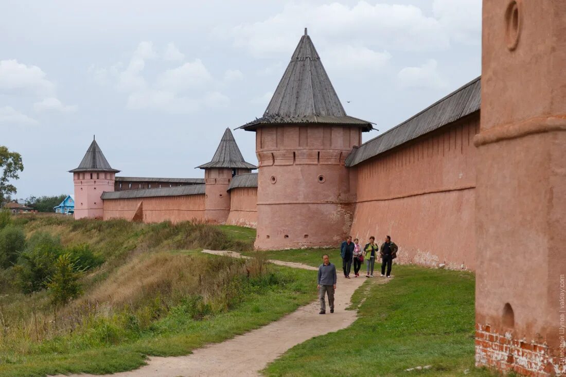 Суздальская крепость. Суздаль крепость. Кремль Суздаль стена. Суздаль Крепостная стена.