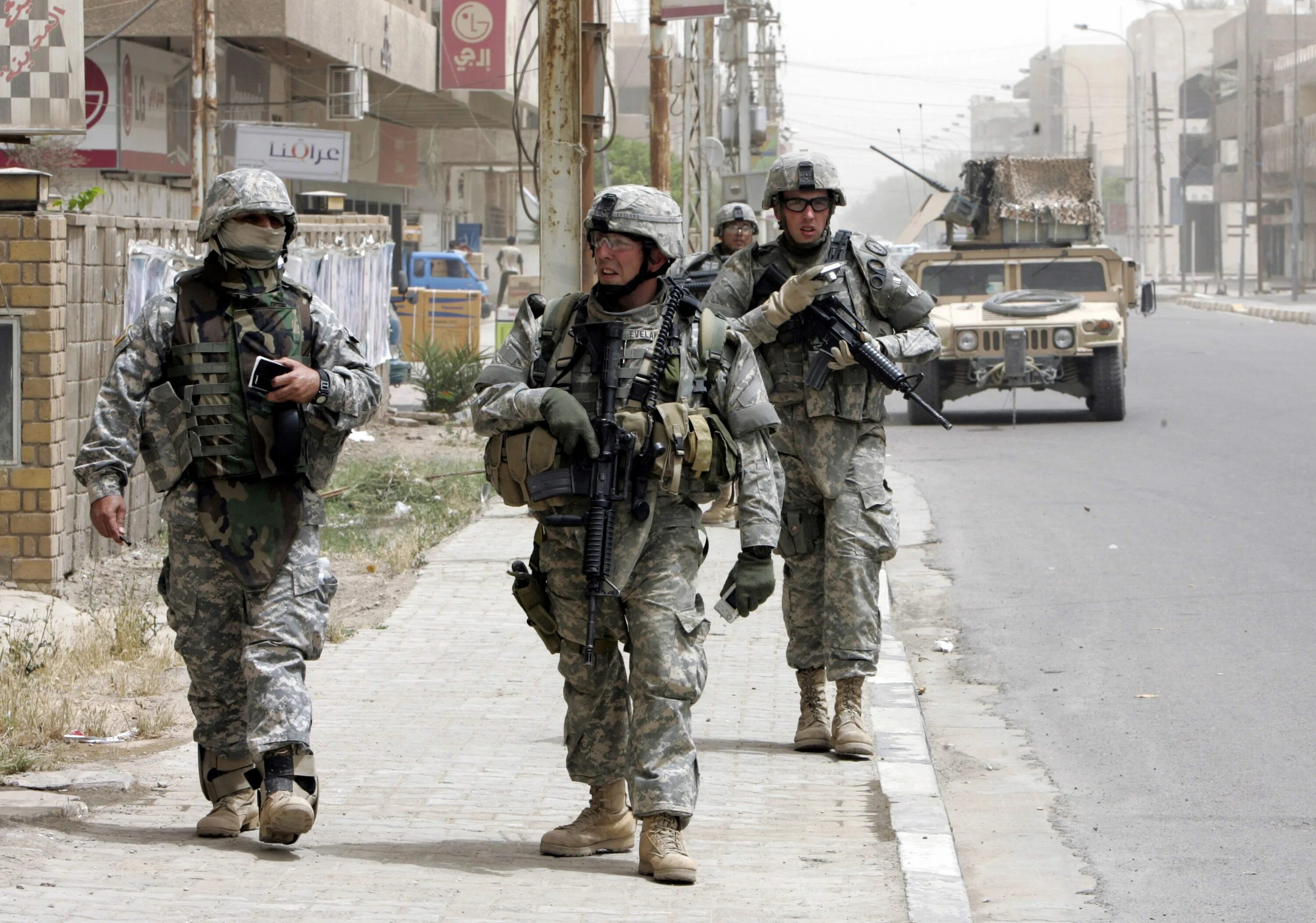 Боевые действия нато. Солдаты армии США В Ираке. США В Ираке 2010.