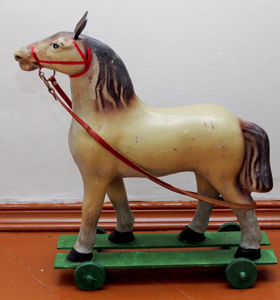 Советская лошадка. Деревянная каталка лошадка. Старинная игрушка лошадка. Советская деревянная лошадка. Старинная деревянная лошадка.