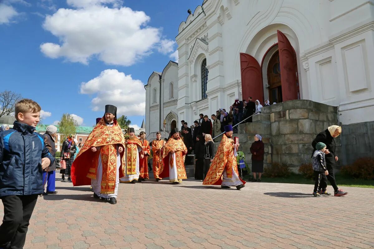 Николо-Угрешский монастырь Палестинская стена. Палестинская стена Николо-Угрешского монастыря. Палестинская стена Угрешского монастыря. Настоятель Николо Угрешского монастыря.