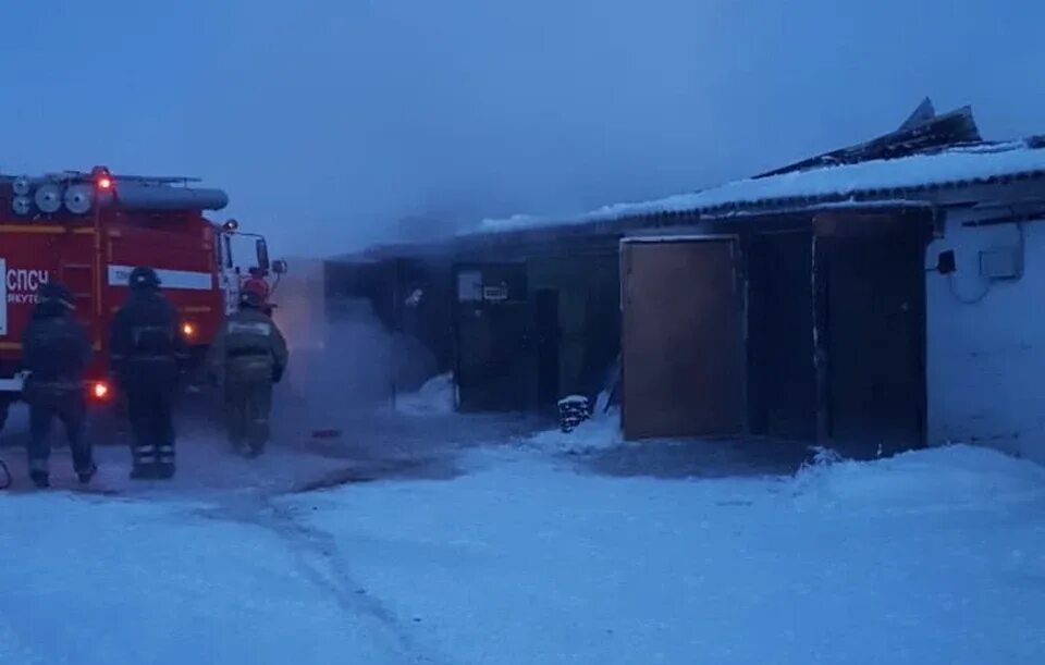 Якутия -60 градусов. Авария ан-30 в якутии. Елка на театральной площади курск 2022. Якутск мороз. Самая холодная зима.