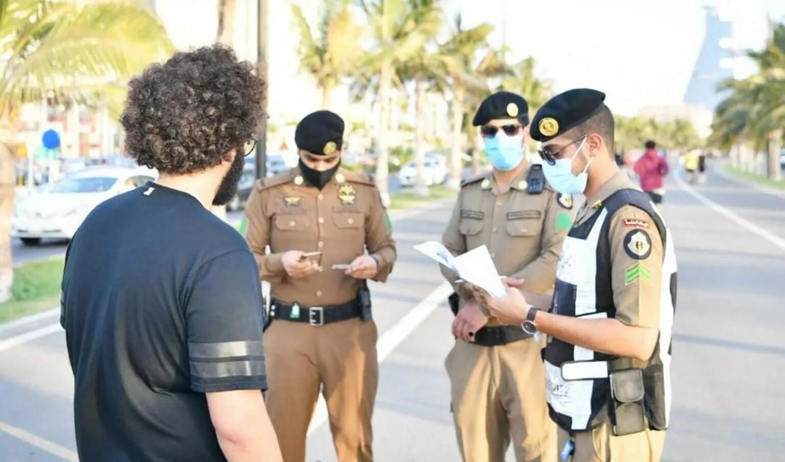 Полиция нравов Саудовской Аравии. Религиозная полиция в Саудовской Аравии. Шариатская полиция Саудовской Аравии. Шариатская гвардия Саудовской Аравии.