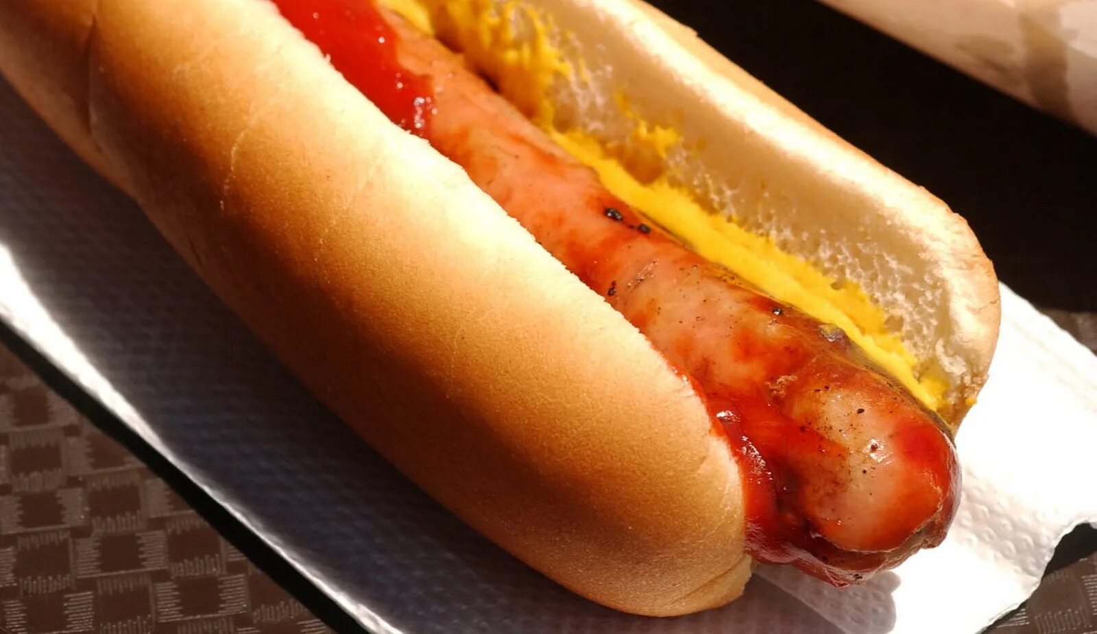 хавает хот дог. мексиканский хот дог. датский хот дог аик. хот дог с глазами. хот дог аникс.