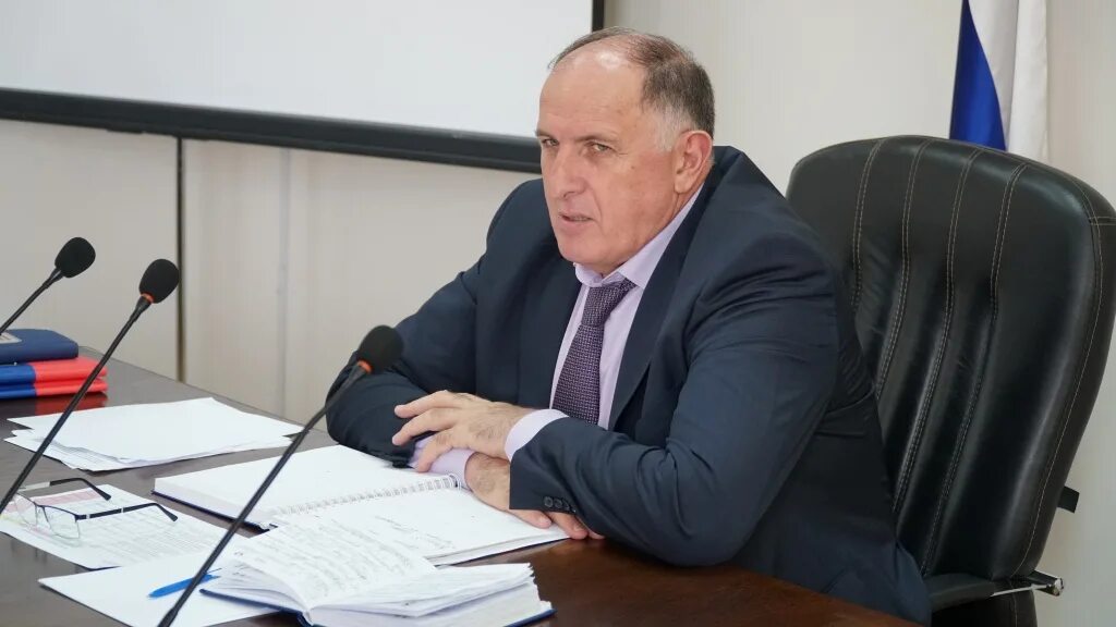 Абдулмуслимов абдулмуслим мухудинович. Абдулмуслимов вахита магомедович. абдулмуслимов альви администрация.