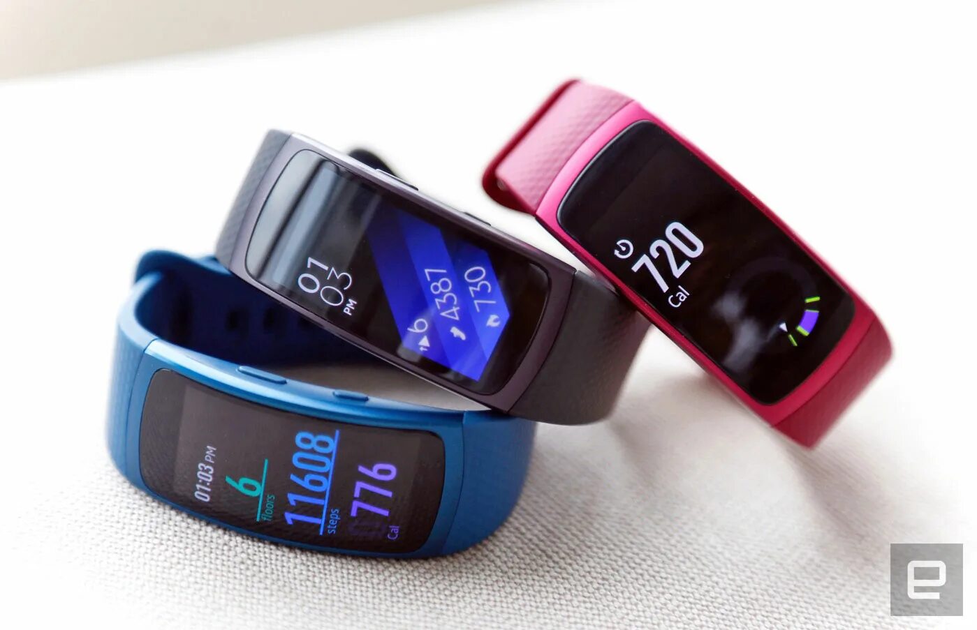 Аккумулятор часы самсунг. Samsung Gear Fit 2. Браслет Samsung Gear fit2. Браслет самсунг Gear Fit 2. Браслет самсунг фит 2.