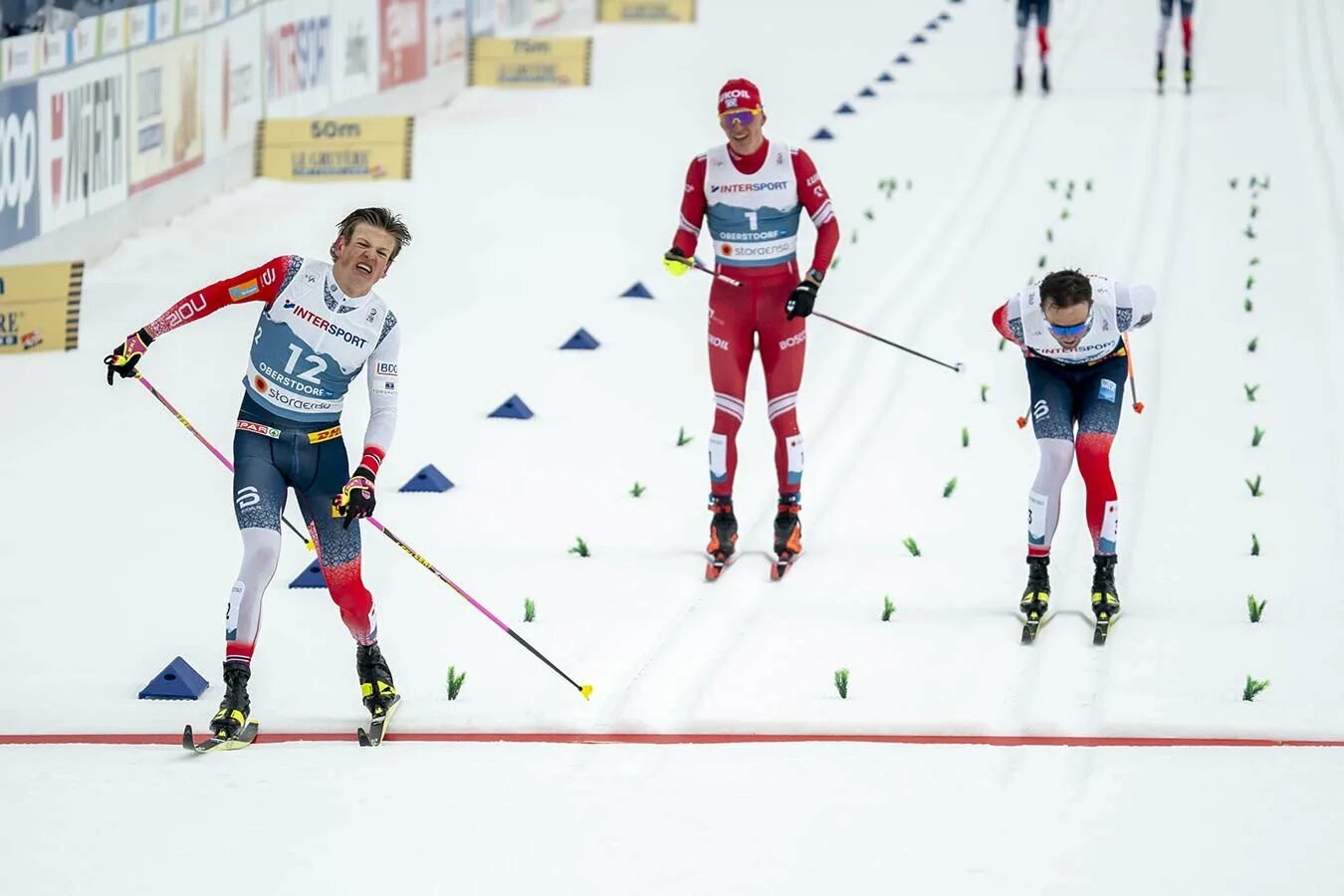 Большинов усьтюгов спринт. Тур де ски 2021 лыжи клебо. Лыжные гонки 2022. Лыжная эстафета фото. Лыжные гонки большунов.