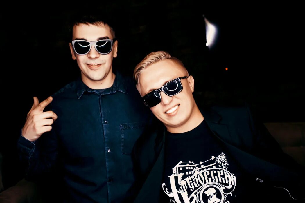 Витя ак 47. Ак 47 витя и максим. Витя ак. Виктор гостюхин. Витя ак 2000.