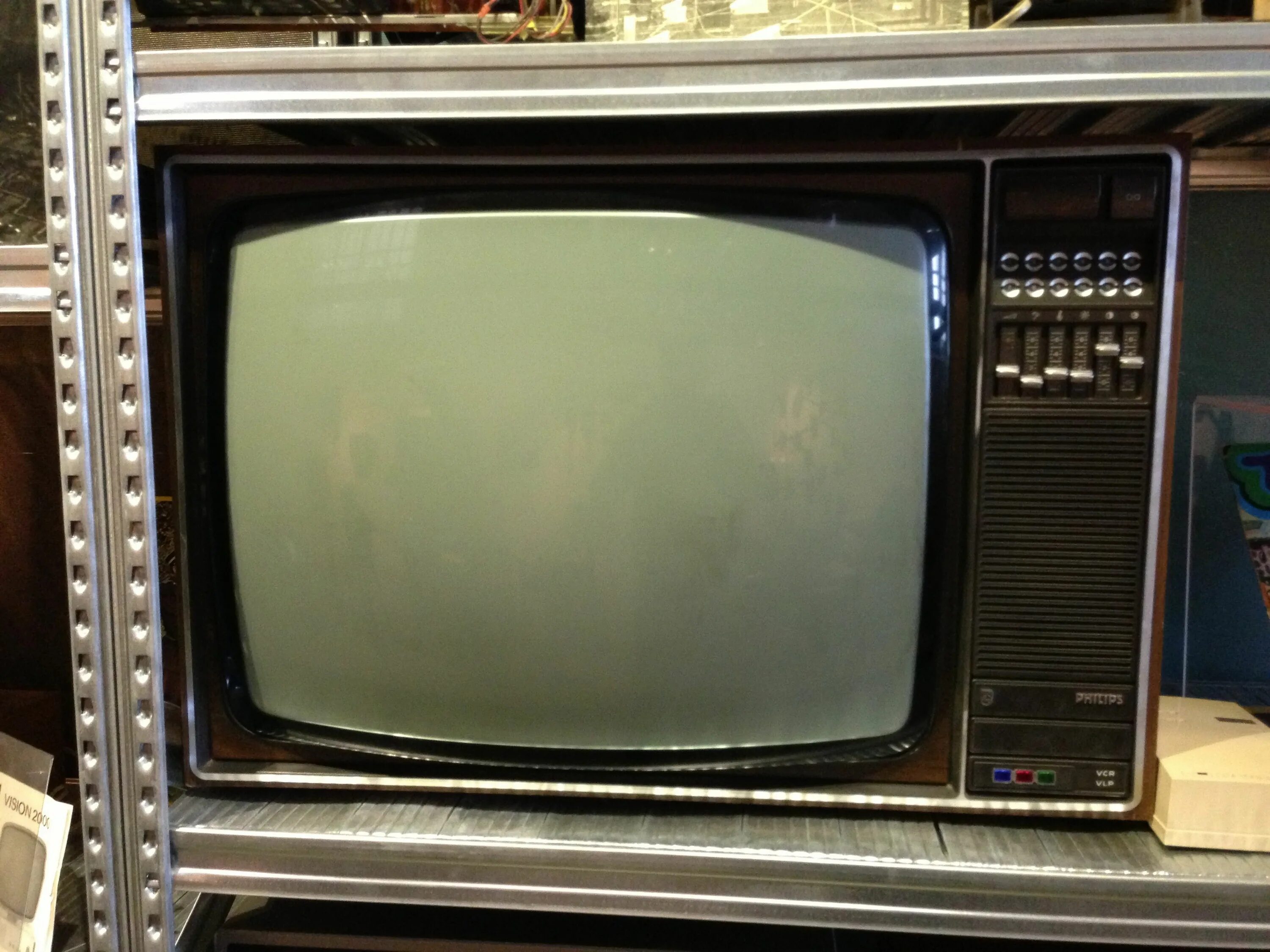 Телевизор 60 80. Sanyo телевизор 1970. Philips 80s. Телевизор National Vintage 1970. Телевизор 1975 года Таурус.