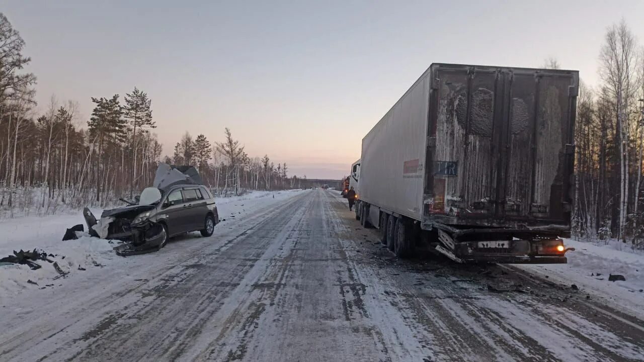 22.11 2023г. Грузовик на трассе. Фура на трассе. ДТП КАМАЗ Амурская область.