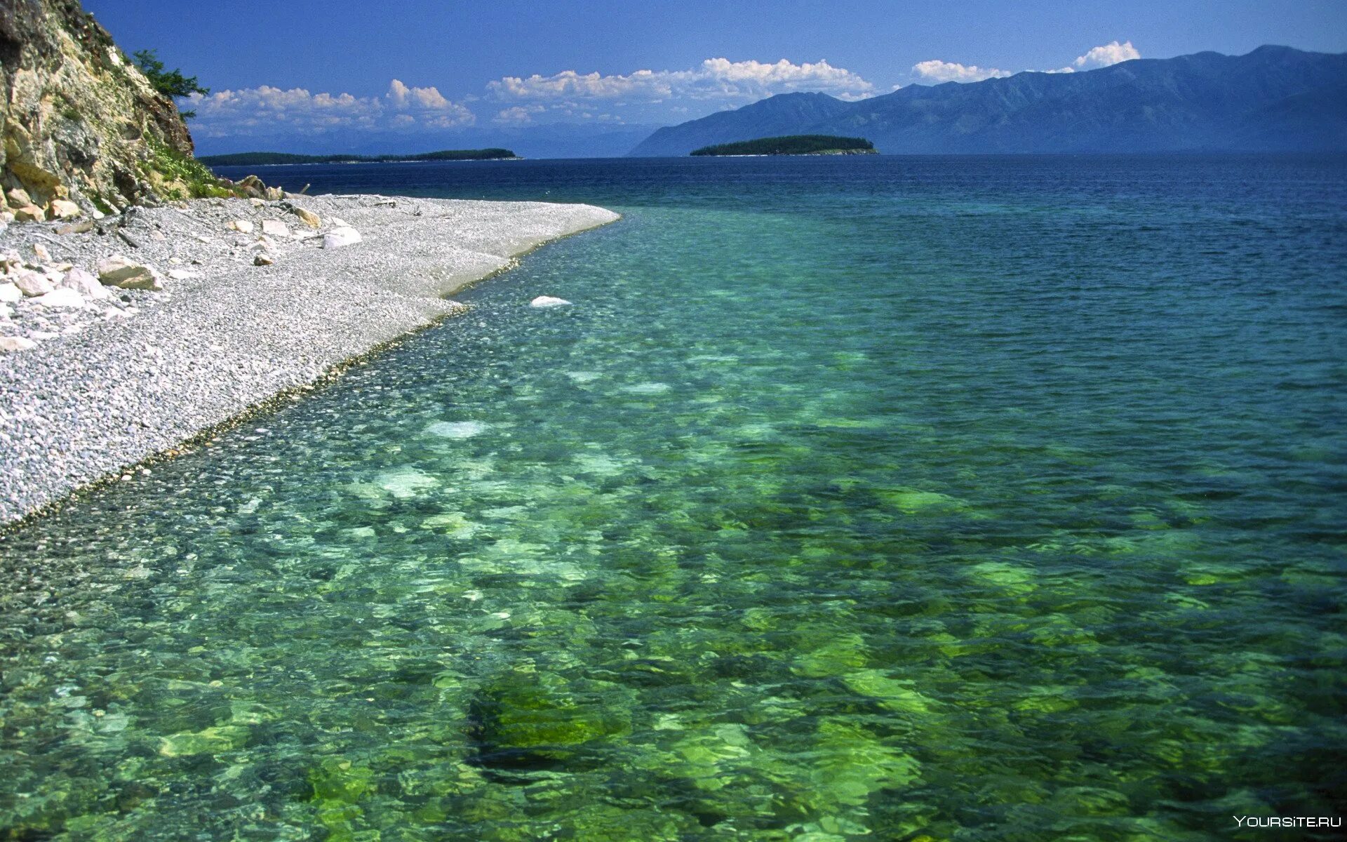 Почему чистая вода прозрачная