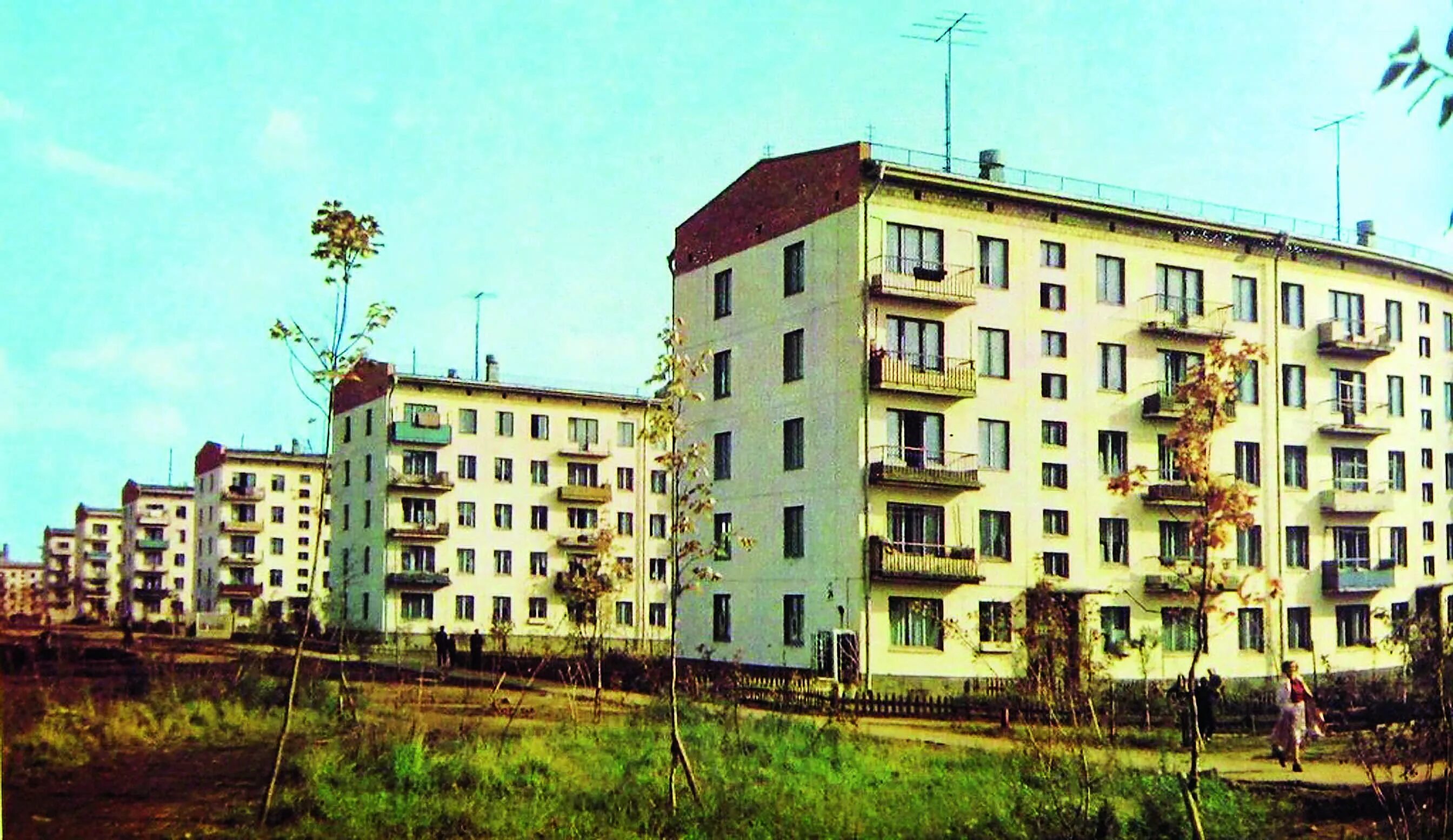 Первый панельный. Хрущевки 1957. Лагутенко хрущевки. Хрущёвки в 60е годы. Хрущевки 1950-1960 гг.