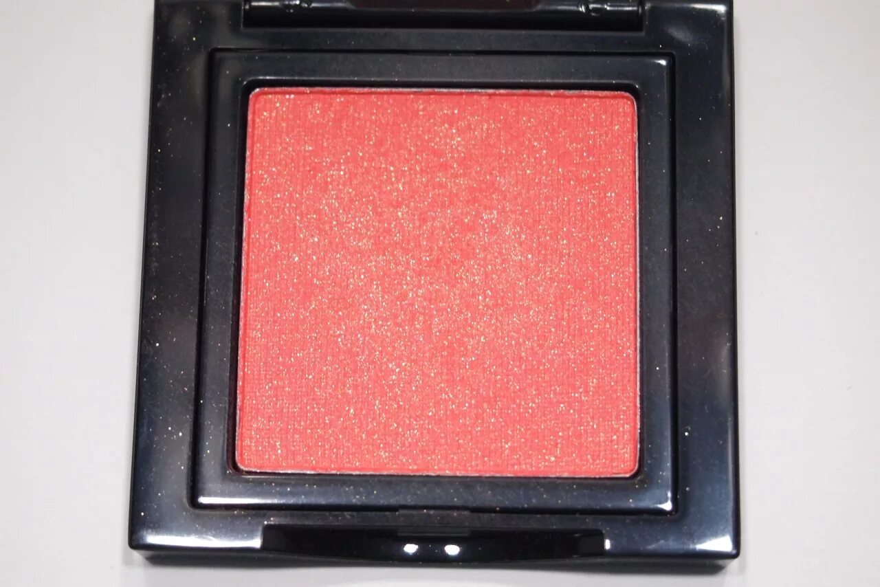 Blush brown. Румяна Bobbi Brown Clementine. Bobbi Brown Shimmer blush Coral. Bobbi Brown румяна Coral. Bobbi Brown blush румяна.