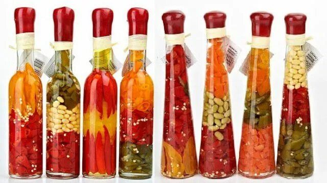 Декоративные бутылки с овощами. Украшение бутылок фруктами. Овощи в бутылке декор. Съедобный декор бутылки.