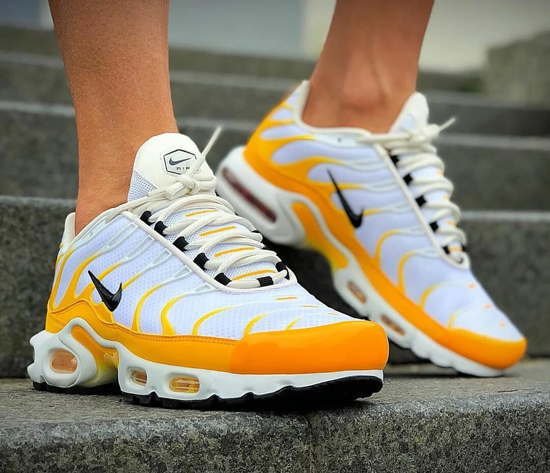 Тн белые. Nike TN Plus желтые. Nike Air Max TN Plus Yellow. Nike Air Max Plus TN желтые. Nike TN Plus Yellow.