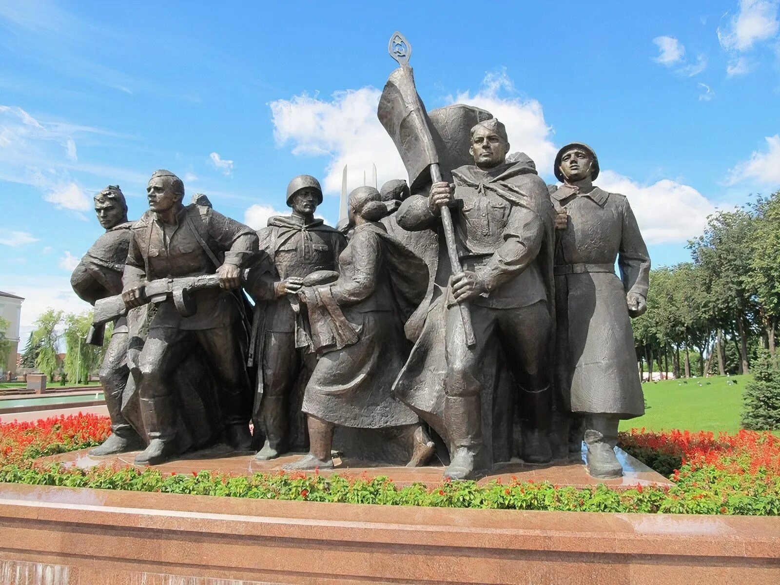 Какой памятник посвящен событиям 1941. Мемориал памятники Великой Отечественной войны 1941-1945. Памятники в честь Великой Отечественной войны в России. Памятники и обелиски Великой Отечественной войны в России. "Памятники героям Великой войны" Наро-Фоминск.