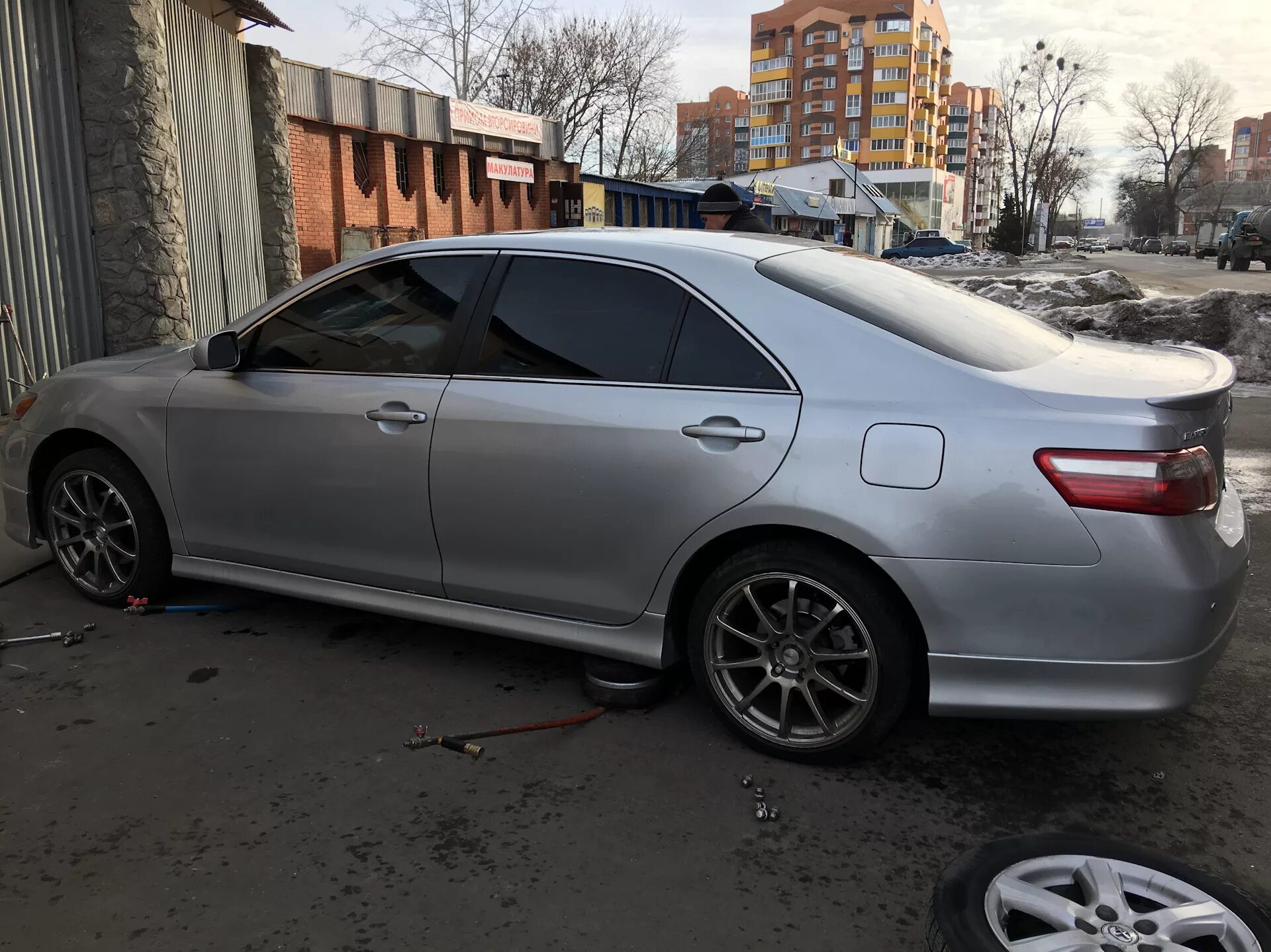 Разболтовка тойота камри 40. Toyota Camry xv40 r17. Тойота Камри 40 r17. Литье Тойота r17на Камри. Camry 40 r18.