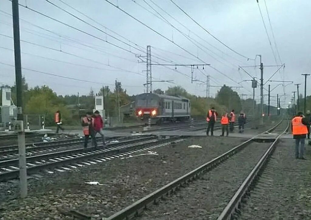 Авария на жд переезде в ярославской области. Железнодорожная авария на станции Покров. Железнодорожный переезд Покров. ДТП во Владимирской области поезд и автобус. Владимирская область станция Покров автобус на ЖД переезде.