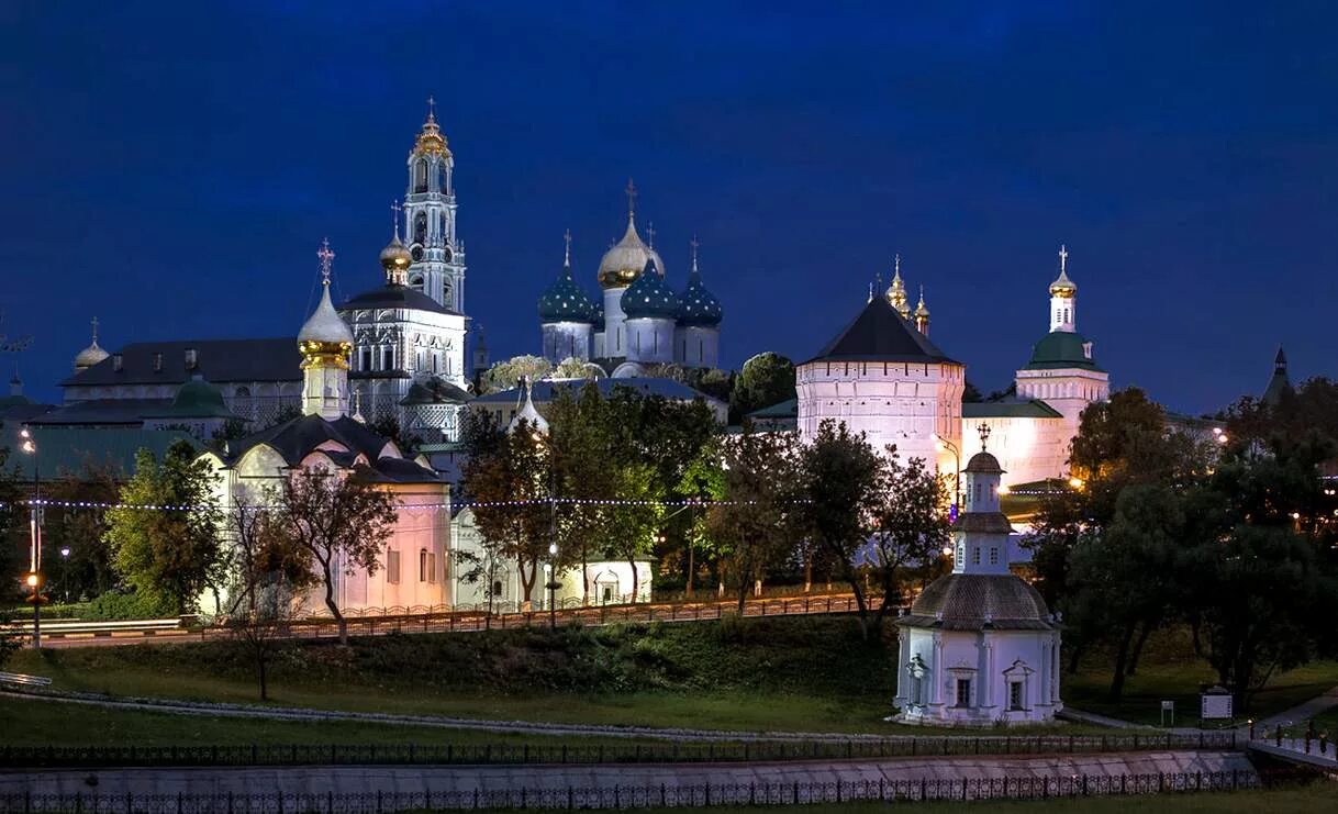 Монастырь святой троице сергиев. Троице-Сергиева Лавра Сергиев Посад. Сергиев Посад троицесергеева Лавра. Ансамбль Троице-Сергиевой Лавры Сергиев Посад. Троицкий монастырь Сергиев Посад.