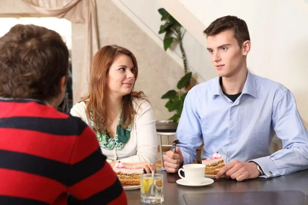 Парень знакомит девушку с родителями. Девушка и мужчина. Как понравиться маме парня. Как понравиться маме парня. Ссора влюбленных.