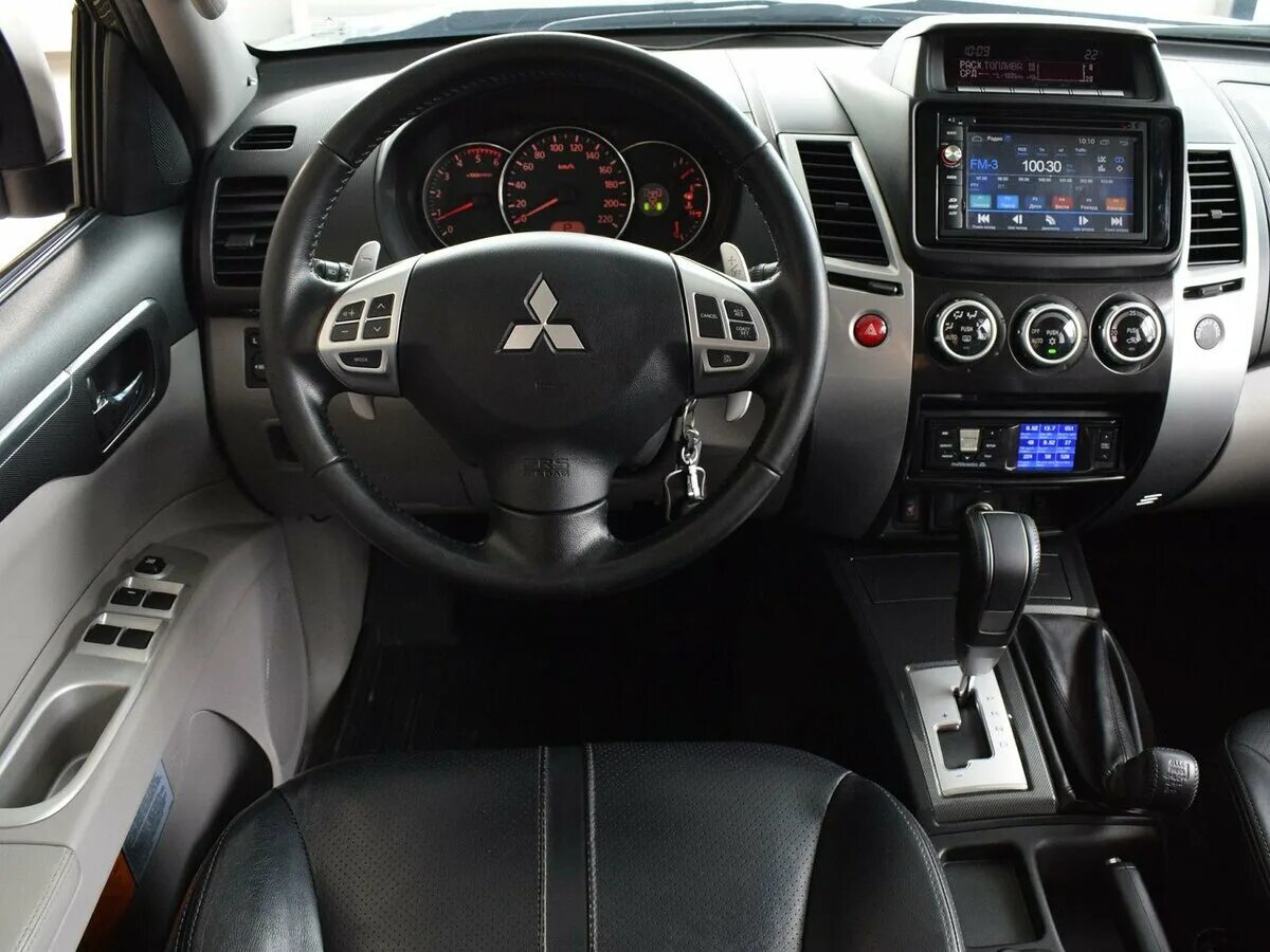 Mitsubishi pajero sport 2012 салон. митсубиси паджеро 4 салон. паджеро спорт 2 2015 салон. Mitsubishi pajero sport 2 салон. салон паджеро спорт 2.