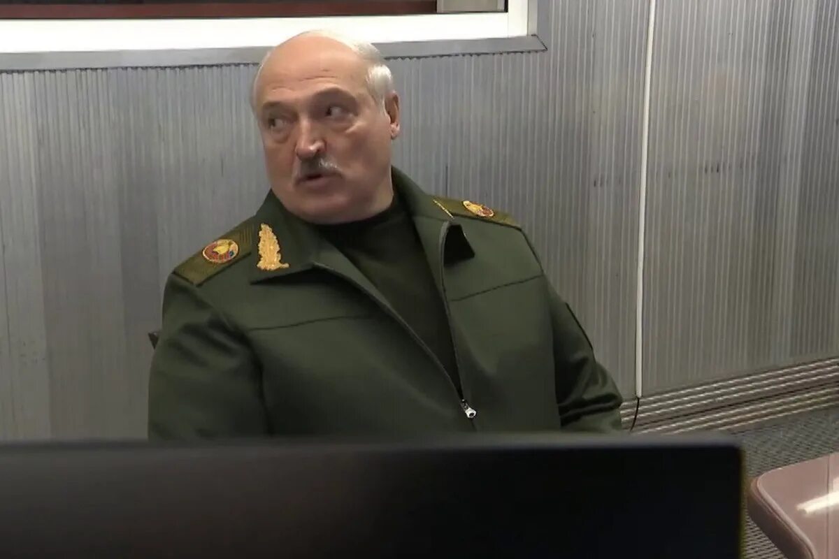 Усы лукашенко. Лукашенко телеграмм. Лукашенко новости. Лукашенко 2023. Лукашенко четыре.
