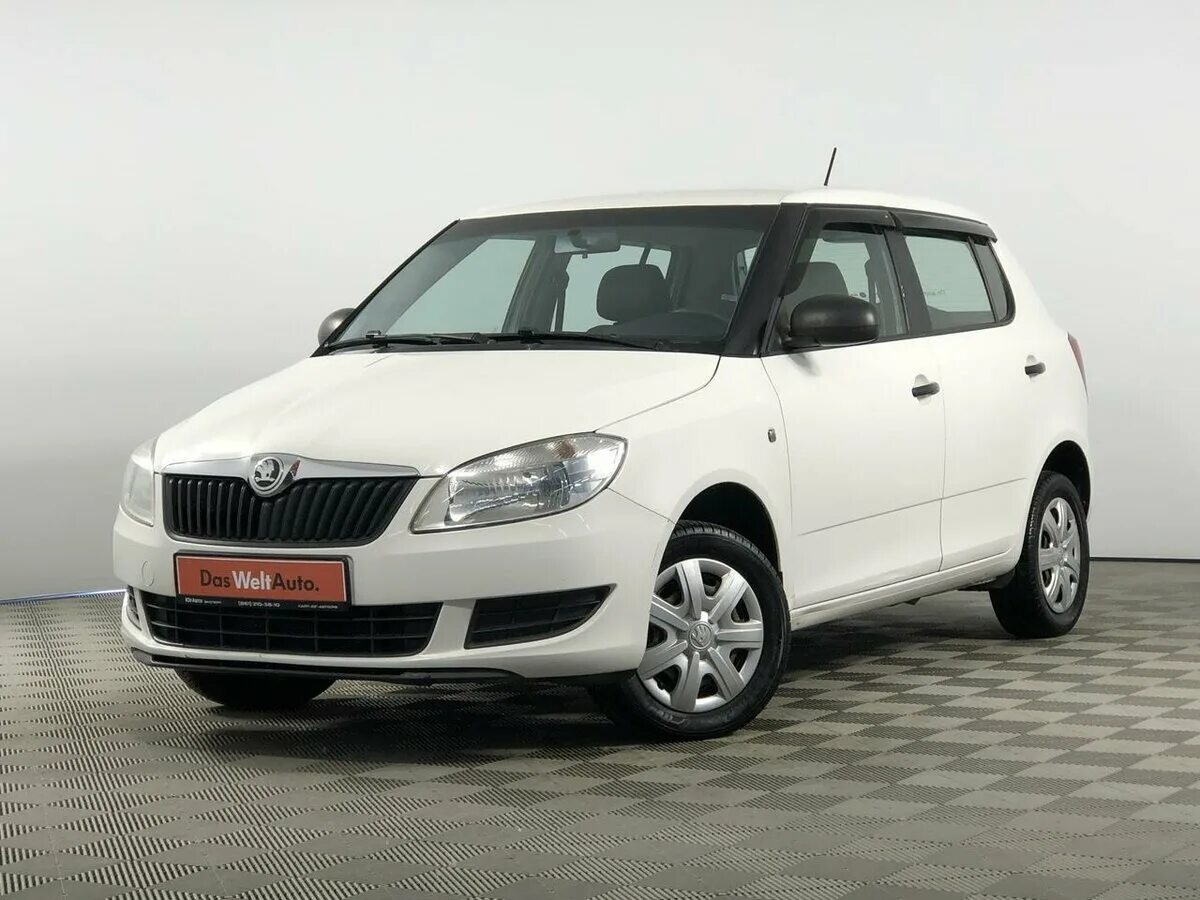 Skoda Fabia II Рестайлинг. Шкода Фабия 2013 Рестайлинг. Skoda Fabia 2012. Шкода Фабия белая. Шкода фабия купить в спб