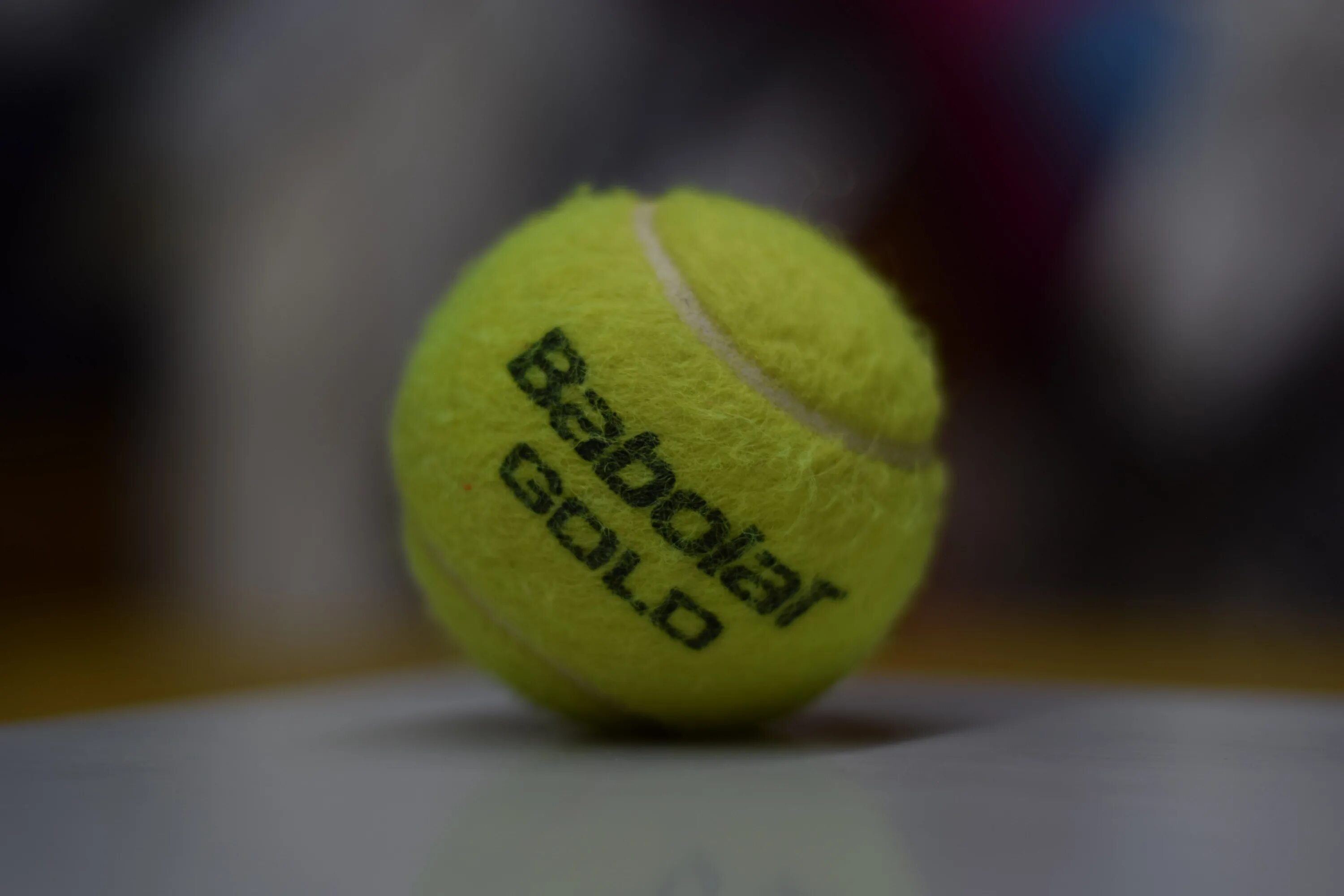 Теннисный мяч. Старинный теннисный мяч. Старые теннисные мячи. Желтый теннисный мяч.