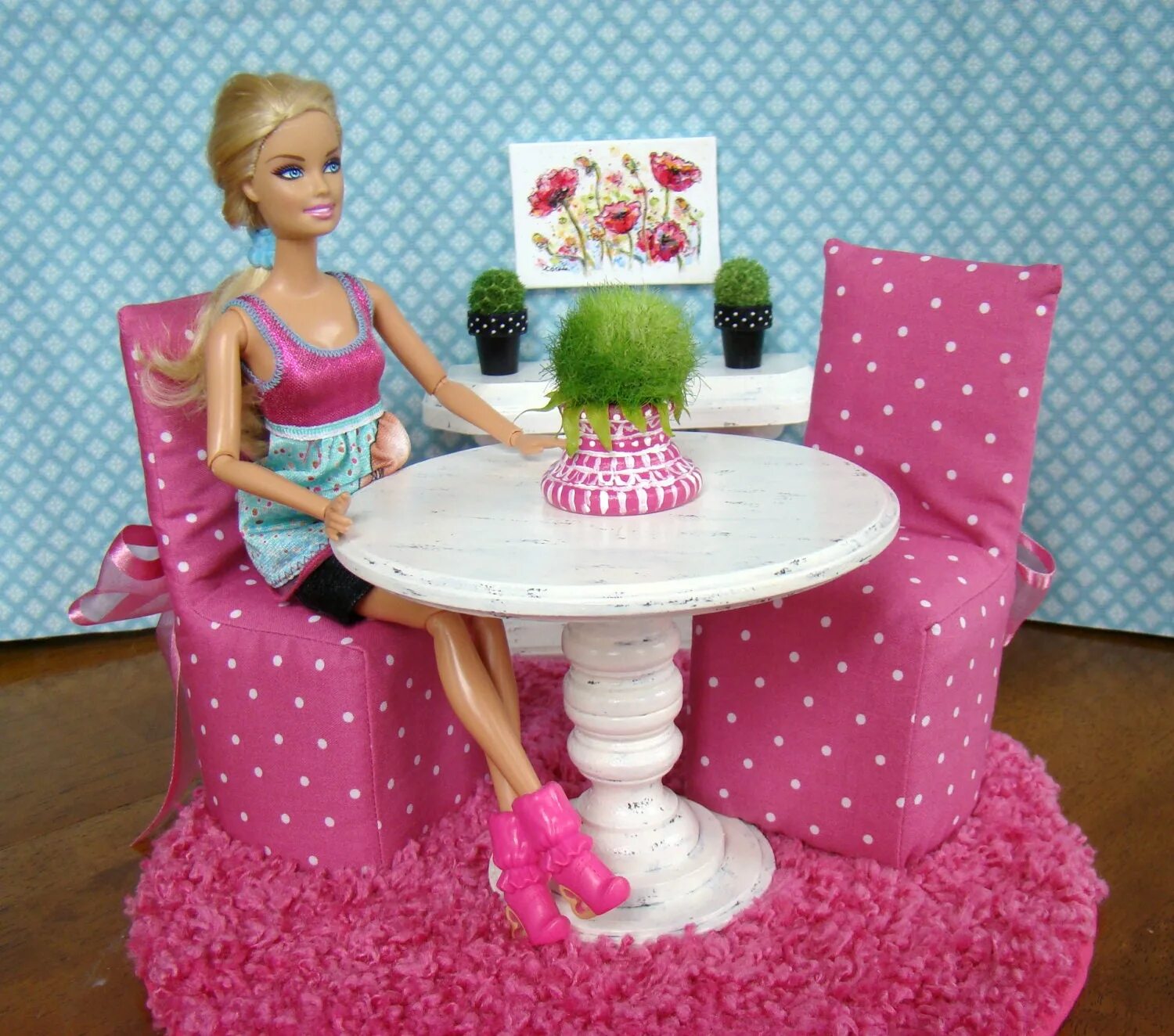 мебель для кукол «барби». мебель из картона для кукол. сделать стол для кукол. кукольный стол и стулья для больших кукол. сделать стол для кукол.