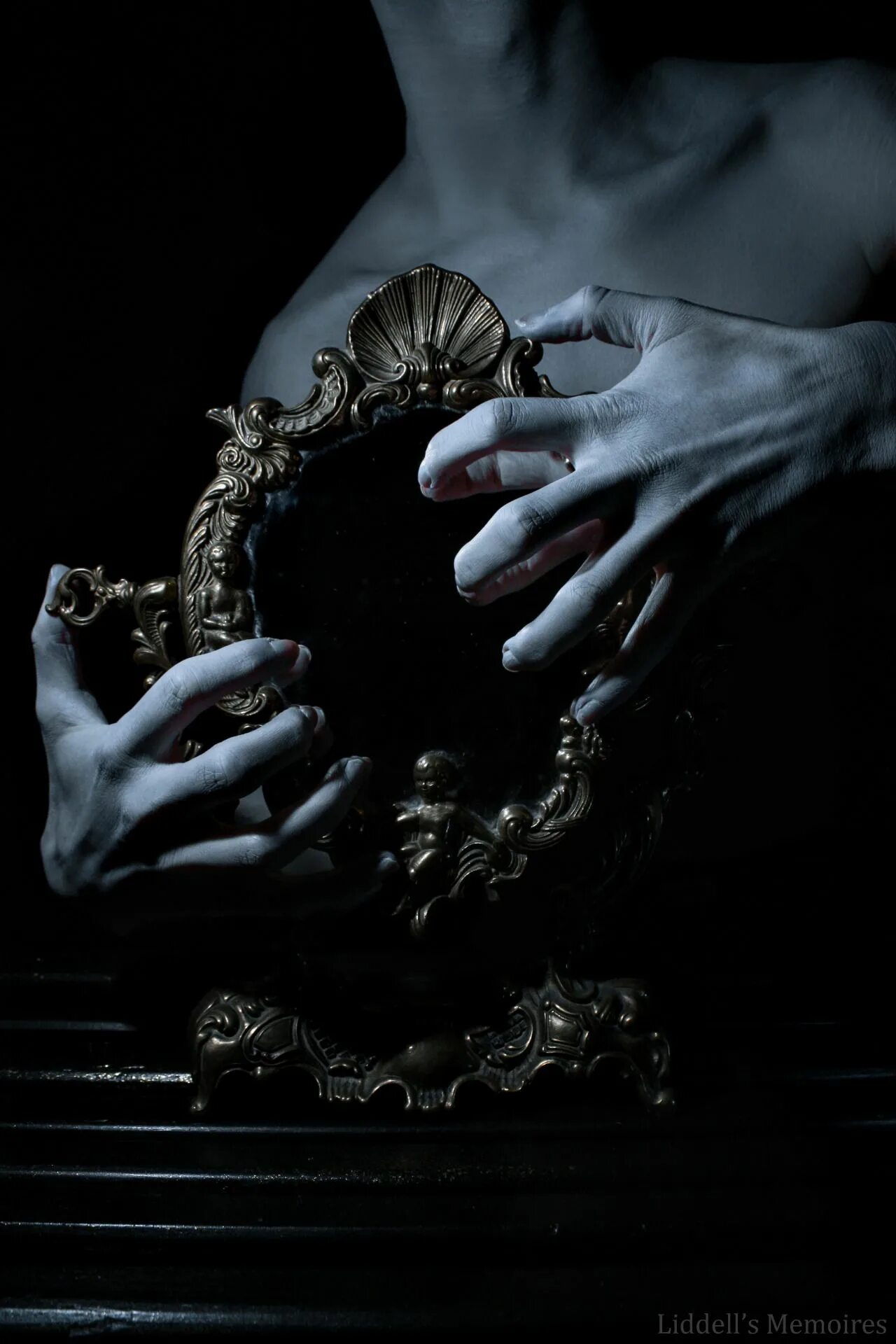 Черная рука ночью. Темная Эстетика. Эстетика тьмы.
