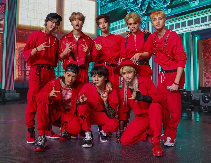 Корейская группа stray kids. Группа корейцев stray kids. Stray kids дебют. Стрэйкидс 2024. Группу стрэй кидс.