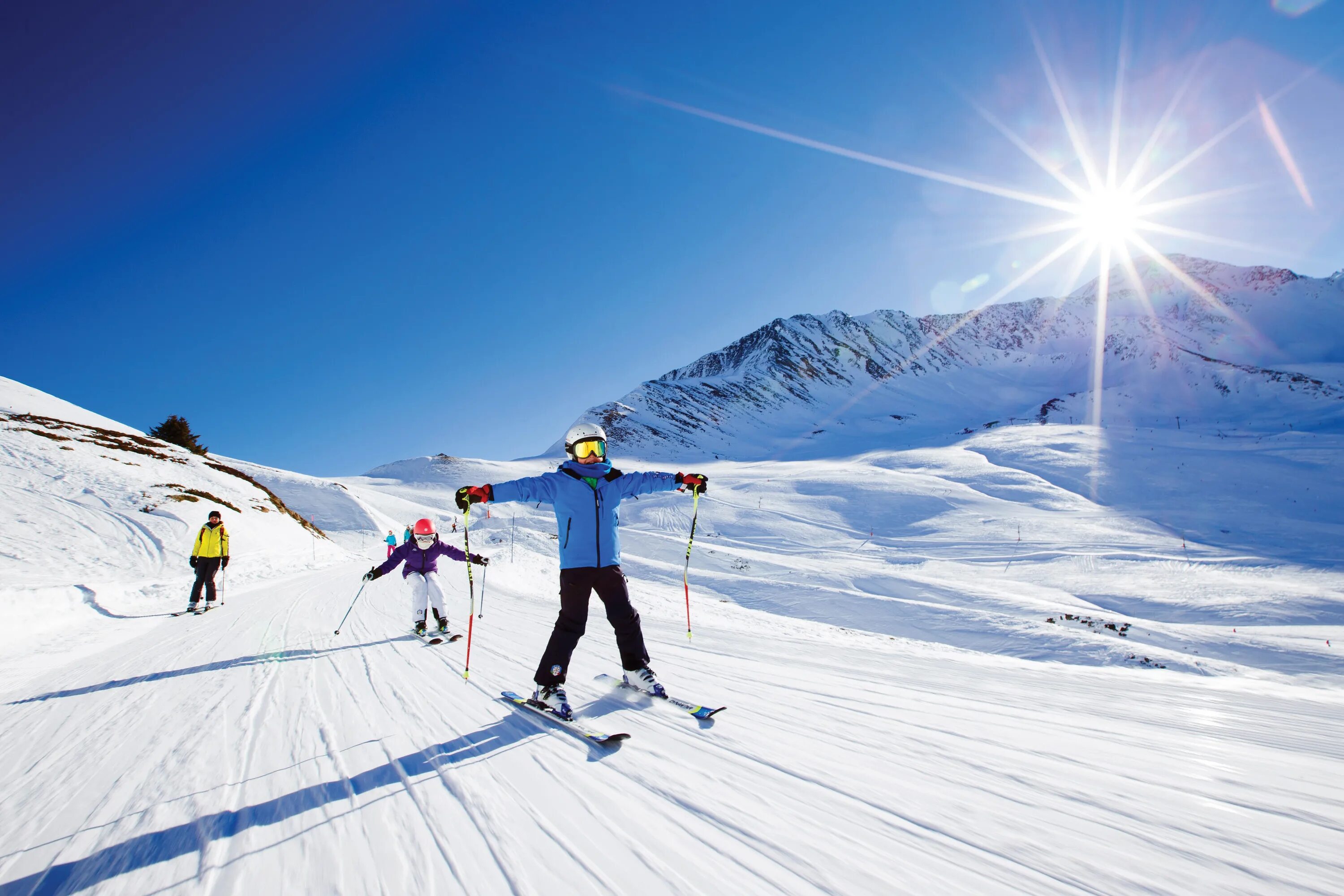 Виды горнолыжного курорта. Chamonix Ski Resort. Шамони горнолыжный курорт. Курорт Шамони лыжи. Шамони - Церматт скитур.
