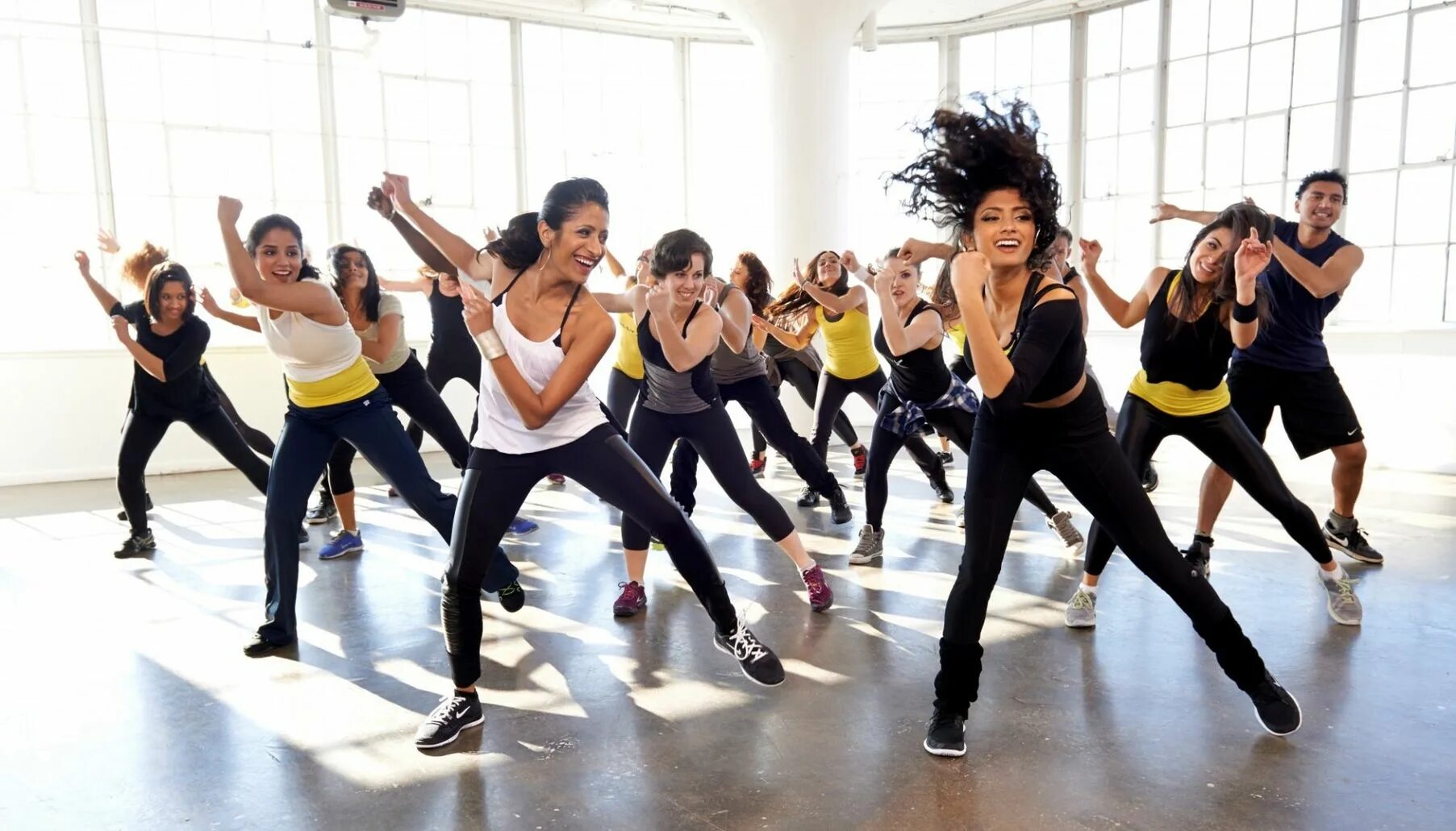 Разнообразные танцы. Zumba fitness. zumba фитнес. современные танцы. зумба тренировка.