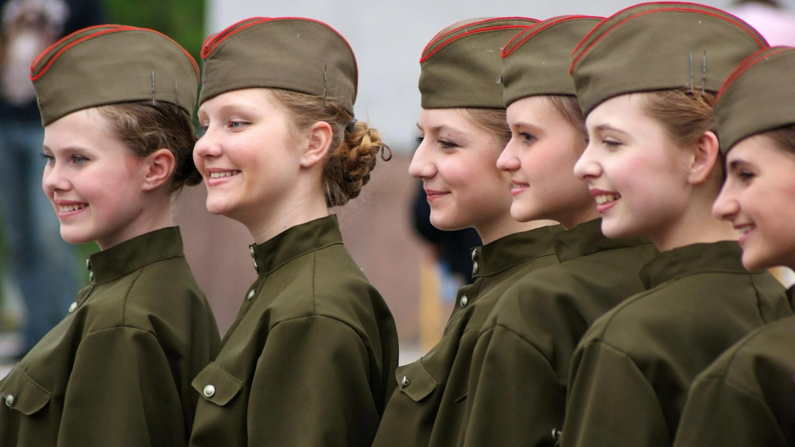 Женщины. Женщины в армии. Военная женская форма. Женщины в русской армии. Девушек будут призывать