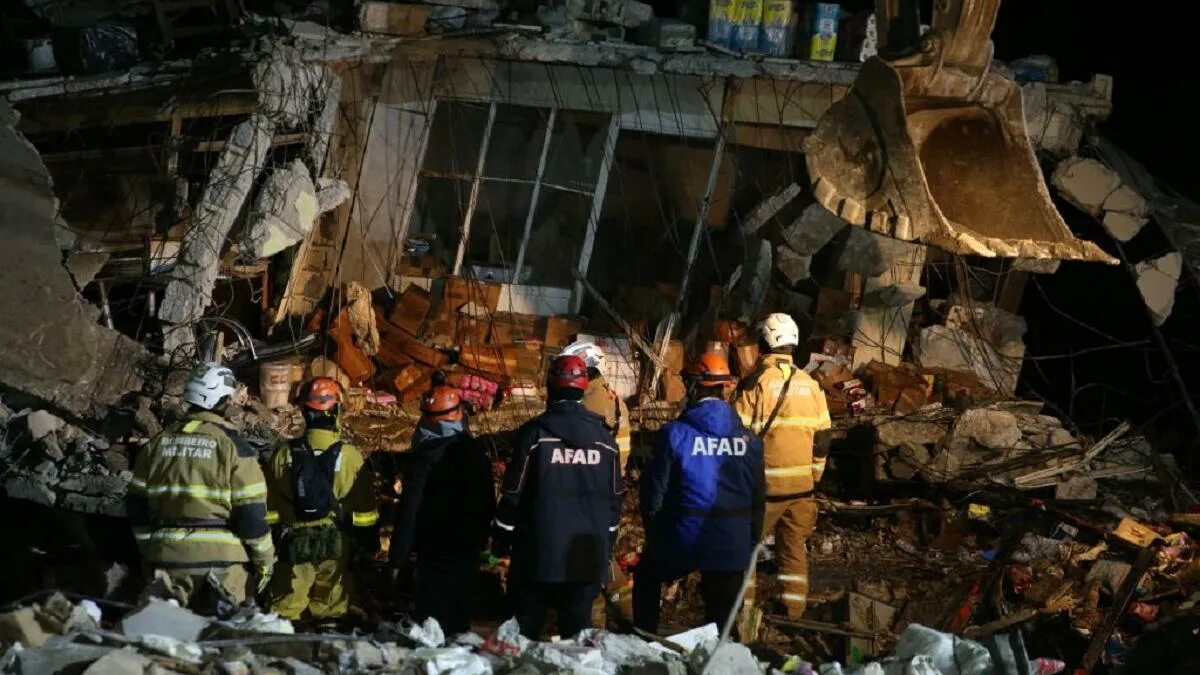 10 последние землетрясений. Турция после землетрясения. Землетрясение спасатели. Турция после землетрясения 2023.