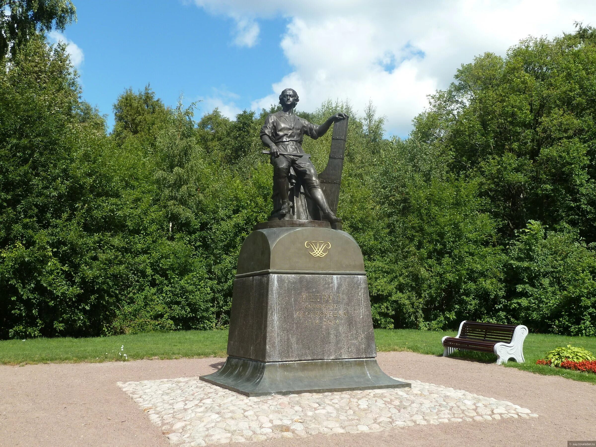 сестрорецк скульптура две сестры. парк дубки сестрорецк , памятники. памятник петру 1 в сестрорецке. памятник сестрам в сестрорецке. сестрорецк скульптура рабочий.