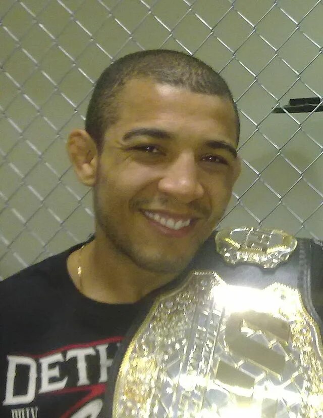 Алду москва. Жозе альдо завершил карьеру. Jose aldo ufc. Жозе альдо. Боец ufc жозе альдо.