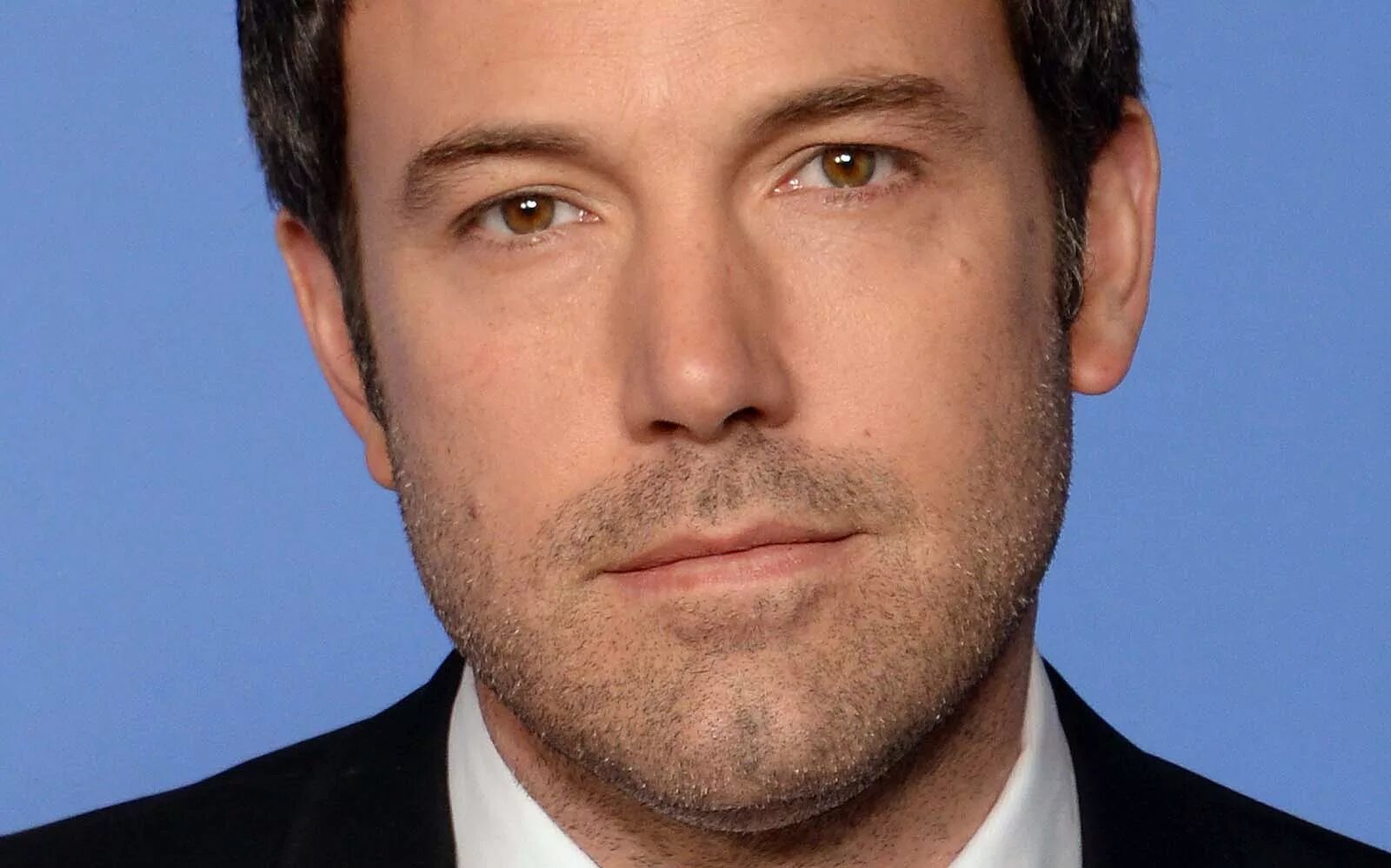 Йен сомерхолдер. Человек с ухмылкой. Никлаус майклсон. Йен сомерхолдер деймон сальваторе. Бен аффлек в молодости.