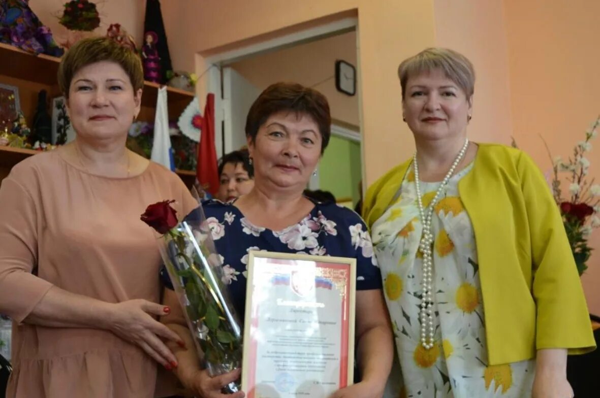 соцработники самары. соцработники усольского района. с праздником днем социального работника. соцзащита отрадный самарской. соцработников с профессиональным праздником.