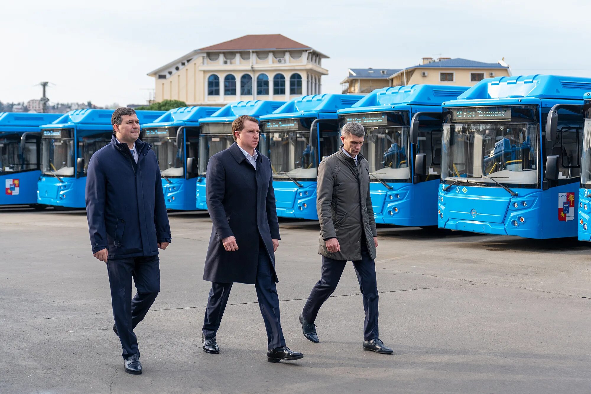 Новые автобусы сочи. Новые автобусы. Экологичный общественный транспорт. Сочи новые автобусы. Новые автобусы в России.
